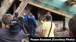 Общественники проверяют ход капремонта в одном из домов Красноярска