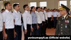 Ramil Usubov polisdə çalışmaq istəyənlər önündə. 15 aprel, 2016