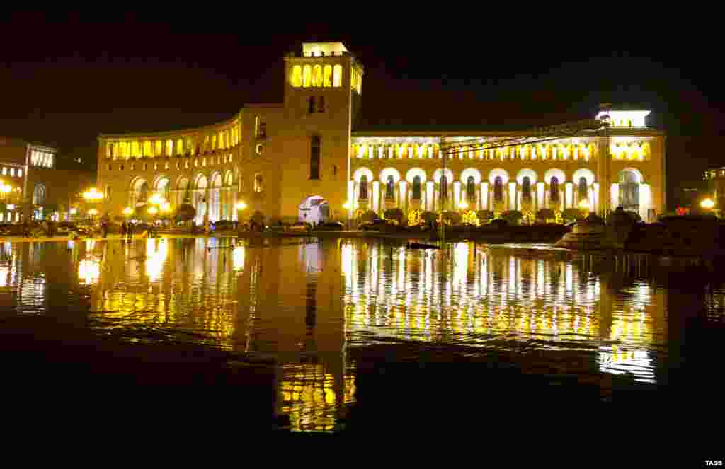 Armenia&#39;s Foreign Ministry on Republic Square