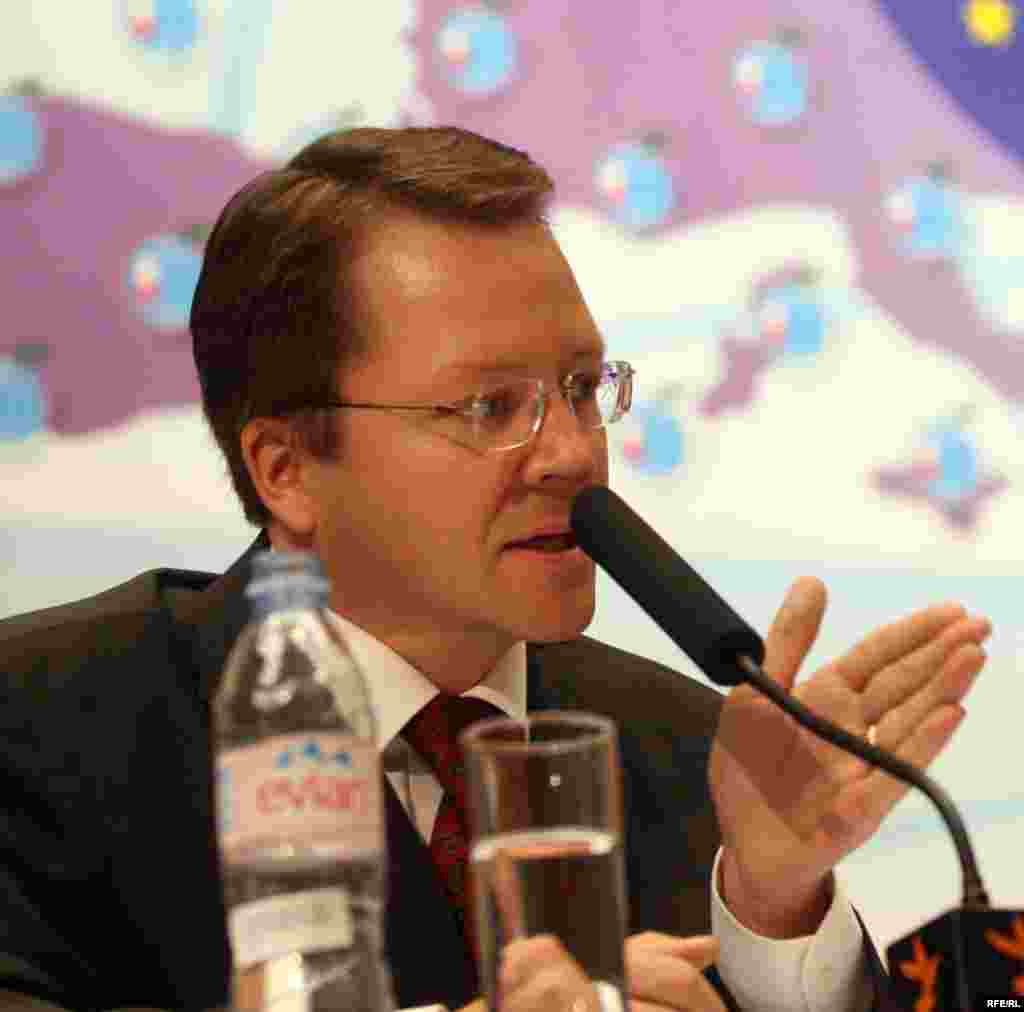 Matthew Boland, spokesman for the U.S. Mission to International Organizations in Vienna, presented Washington's concerns about Iran's nuclear program to the Energy Forum on October 23....(more)