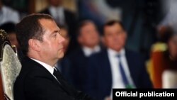 Дмитрий Медведев Чолпон-Атадагы саммитте.
