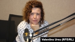 Cristina Pereteatcu în studioul Europei Libere la Chișinău