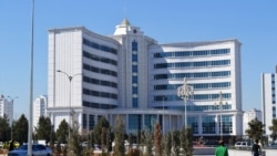 Diňle: Raýatlar: "Mekdepdäki döwlet dilegçiligi üçin kime arz etmeli?"