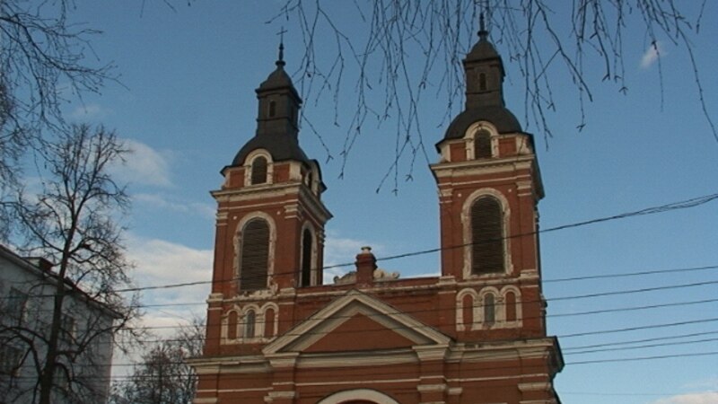 Кировским католикам фактически запретили проводить богослужения в Александровском костеле