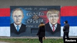 Nije popularno u Srbiji biti protiv Ruske Federacije (jedan od murala u Beogradu sa likom Vladimira Putina i Donalda Trampa)