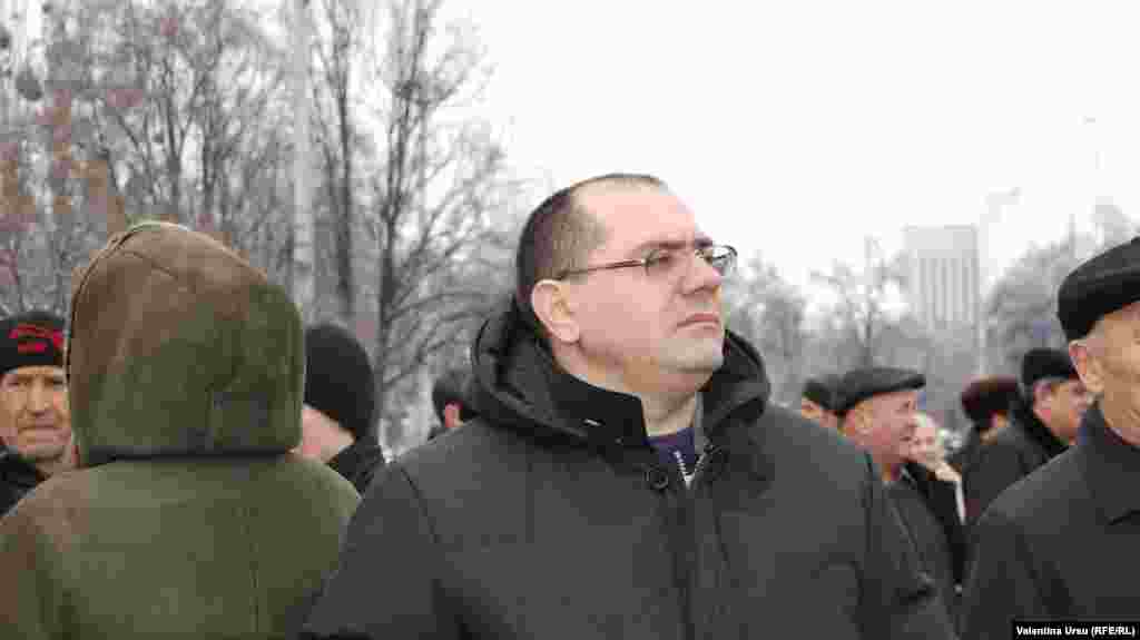 Deputatul comunist Alexandru Petcov, printre manifestanţi