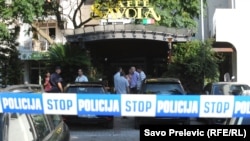 Policija je pokušavala da zavede red u gradu pojačanim prisustvom specijalnih jedinica: Mjesto ubistva vođe kriminalnog klana Armina Osmanagića, Bar 2014.