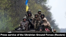 Imagine cu soldați ucraineni pe frontul din est, 19 aprilie 2022