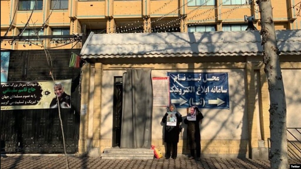 فاطمه ملکی (راست) در کنار صدیقه مالکی فرد