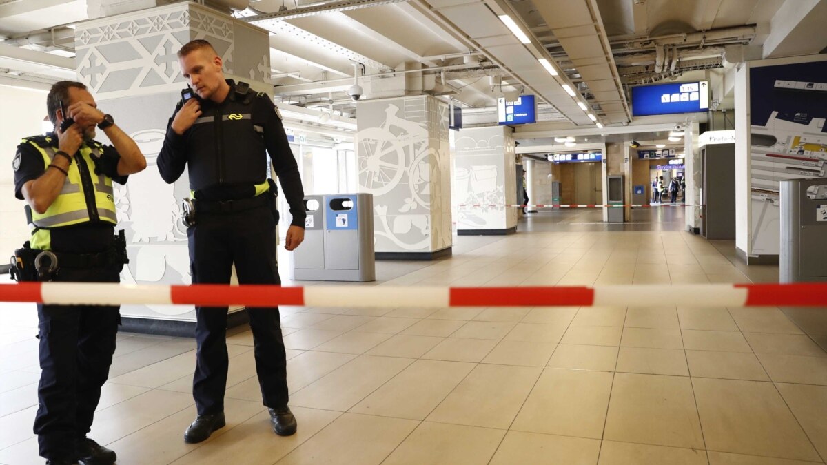 Police Suspect Double Stabbing In Amsterdam Station Was Terror Attack