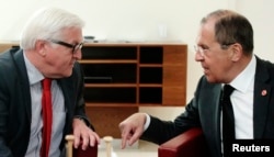 German Foreign Minister Frank-Walter Steinmeier (left) and his Russian counterpart, Sergei Lavrov (file photo)
