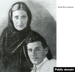 Rəsul Rza anası Məryəm xanımla