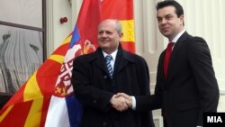 Министерот за надворешни работи Никола Попоски се сретна со српскиот шеф на дипломатијата Иван Мркиќ во Скопје.