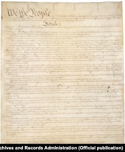 Перша сторінка оригінального тексту Конституції США, яка була ухвалена 17 вересня 1787 року, й котра чинна до сьогоднішнього дня