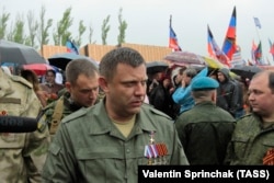 Глав группировки «ДНР» Александр Захарченко (в центре). Донецк, 8 мая 2017 года