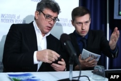 Борис Немцов и Леонид Мартынюк в Вашингтоне на презентации доклада о сочинской Олимпиаде, 30 января 2014 года