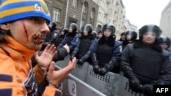 На акции протеста в Киеве по случаю принятия правительством ограничительных законов. 17 января 2014 года.