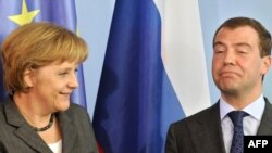 Ангела Меркель и Дмитрий Медведев, 31 марта 2009
