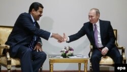 Vladimir Putin və Nicolas Maduro (solda), 23 noy 2015