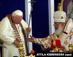 Папа Римський Іван Павло II і глава УГКЦ Любомир Гузар. Львів, червень 2001 року