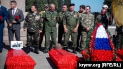 Поховання останків 147 воїнів на меморіальному кладовищі. Селище Дергачі, Севастополь, 4 травня 2018 року