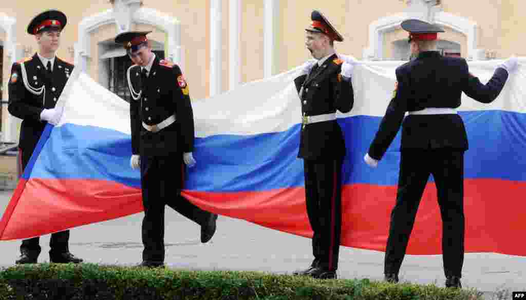 Cadets of the Suvorov military school carry the national flag during a ceremony to mark the start of the academic year in St. Petersburg on September 1. (AFP/Olga Maltseva)