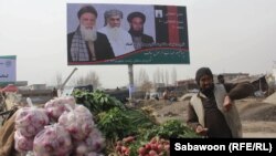 Ауғанстандағы президент сайлауына үміткерлердің жарнамасы ілінген билборд. Кабул, 4 ақпан 2014 жыл.