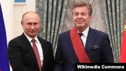 Співак Лев Лешенко (праворуч) і президент Росії Володимир Путін (фото архівне)