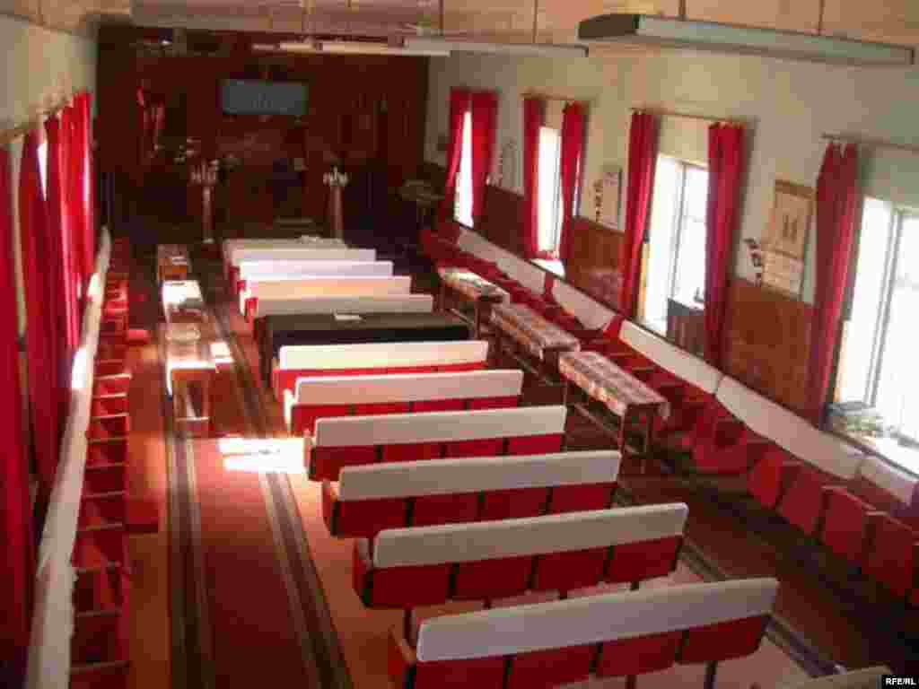 The former synagogue, pictured here, was demolished to make way for the construction of a presidential palace. - Frame # 7 from the soundslide Synagogue in Dushanbe (http://www.ozodi.org/soundslide/178.html) Old Synagogue of Dushanbe destroyed in June 2008 Credits: Added automatically by the Pangea CMS, user: Iskander Aliev