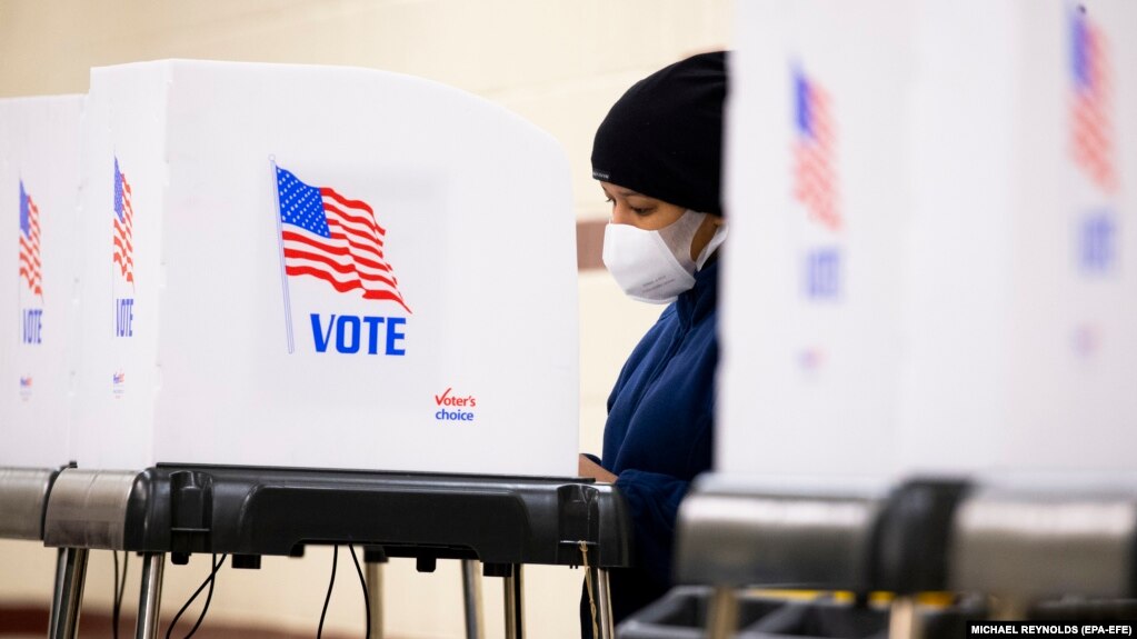 کارشناسان پیش‌بینی می‌کنند که تعداد رای‌دهندگان در انتخابات امسال بسیار بیشتر از رقم ۱۳۸ میلیون نفر در انتخابات سال ۲۰۱۶ باشد.