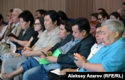 Ботаникалық бақ жобасын талқылауға келгендер. Алматы, 28 маусым 2018 жыл.