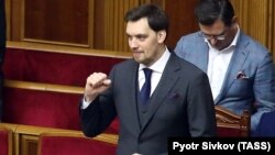 «Я вирішив надати вам і вашому уряду шанс, якщо ви вирішите деякі речі, які сьогодні дуже важливі й турбують наше суспільство», – сказав Зеленський