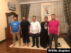 Ағайынды Әбдіқадырлар. Солдан оңға қарай: Әлімжан Қадыр, Наби Қадыр, Маймаитили Қадыр және Хабибула Әбдіқадыр. OCCRP суреті.