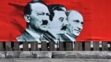 Плакат із зображенням Адольфа Гітлера (ліворуч), Йосипа Сталіна (у центрі) та Володимира Путіна у Києві, 2014 рік. Ілюстраційне фото