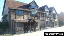 Shakespeare-nin İngiltərənin Warwickshire qraflığının Stratford-upon-Avon qraflığındakı evi.