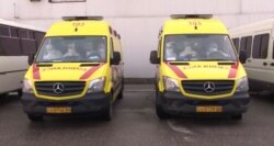 Жедел жәрдем көлігінде отырған медицина қызметкерлері. Ақтөбе, 22 сәуір 2020 жыл.