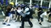 سرکوب معترضان در فرودگاه هنگ‌کنگ، سه‌شنبه ۲۲ مرداد امسال