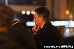 Амбасадар Францыі Дыд'е Канэс назірае за затрыманьнямі на Нямізе