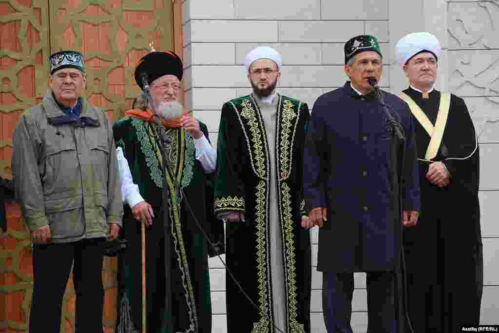 Soldan: Mintemir Şaymiev, Тelgat Tacetdin, Kamil Semigullin, Restem Minnehanov, Ravil Gaynetdin
