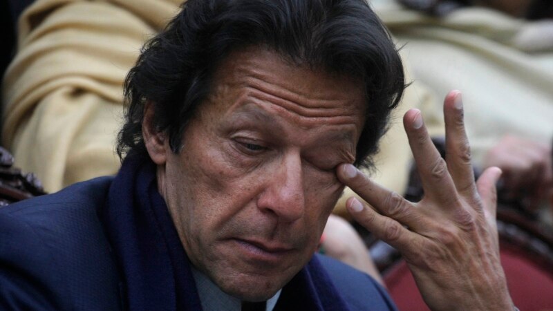 د وزیراعظم عمران خان دوو سلاکارانو استعفا وکړه