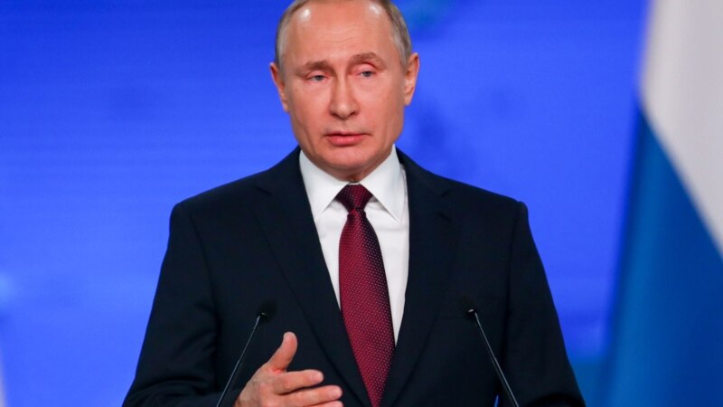 Путин подписал закон о продлении лицензирования школ и детсадов в Крыму