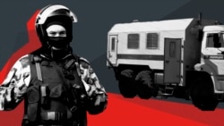 Российский омоновец и автозак. Коллаж  