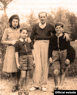 Jules Boucherit cu elevii săi Serge Blanc, Denise Soriano și Devy Erlich la Fontainebleau în 1941