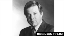 Жин Пелл 1985 йилдан 1992 йилгача Озод Европа-Озодлик радиоси президенти бўлган.