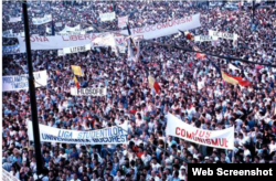 Protest anticomunist în Piața Universității de la Bucureșt, aprilie 1990