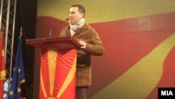 Премиерот и лидер на ВМРО-ДПМНЕ Никола Груевски на предизборен митинг во Струга.