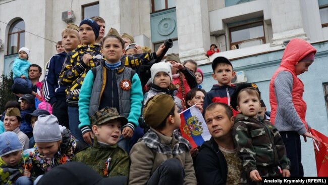 Діти на параді, присвяченому російському «Дню перемоги». Сімферополь, 9 травня 2019 року