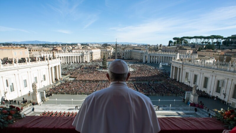 Papa u božićnoj poruci pozvao na mir u Siriji i Jemenu 