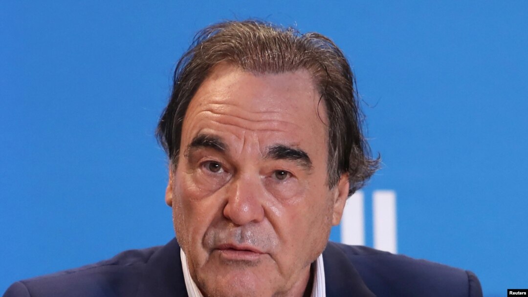 Оливер Стоун.