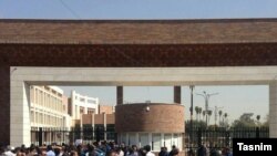 Iran - Ahwaz - Hundreds of steel factory stirked. Their 3 months wages have not paid.